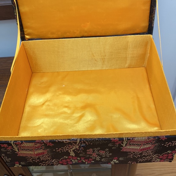 VTG Asian Silk Treasure Box by Yi Lin Arts & Treasures of China - Picture 5 of 8